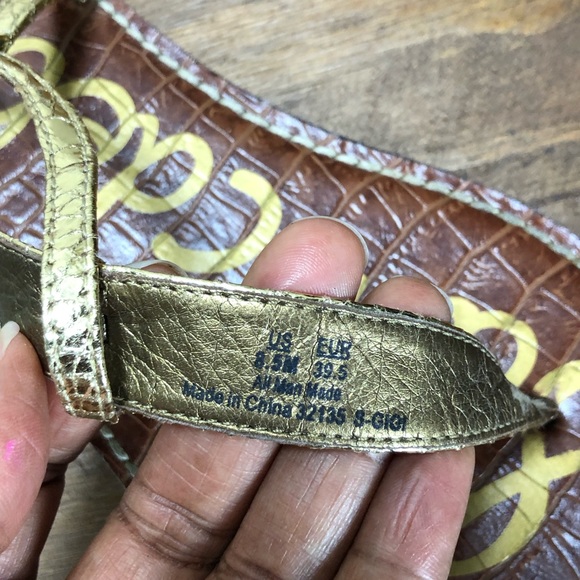 Sam Edelman Gold Embossed Leather Thong Sandals - Picture 7 of 8